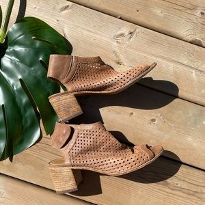 Mimosa block heel preforated peep toes